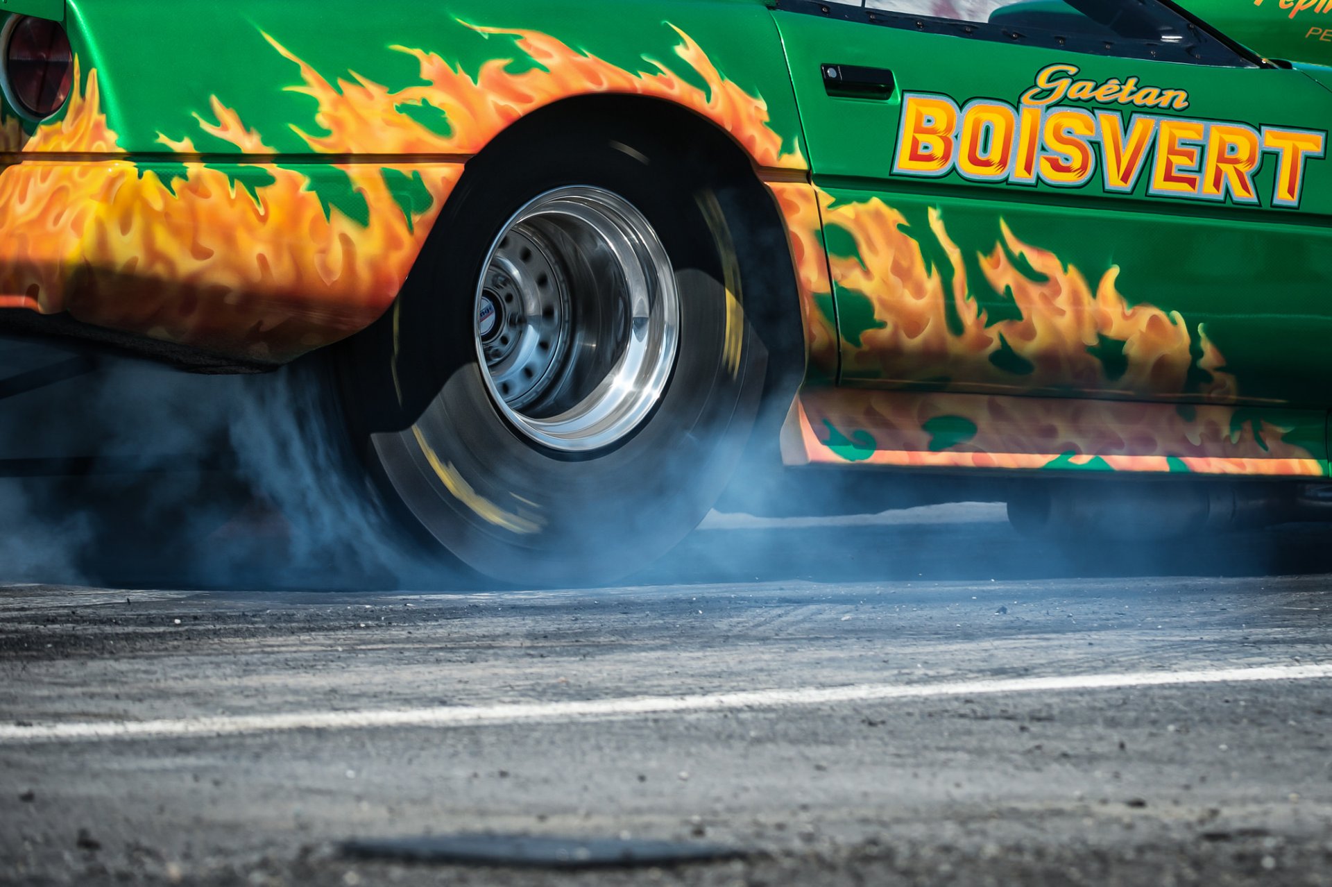 chevrolet corvette muscle car drag racing course roue fumée