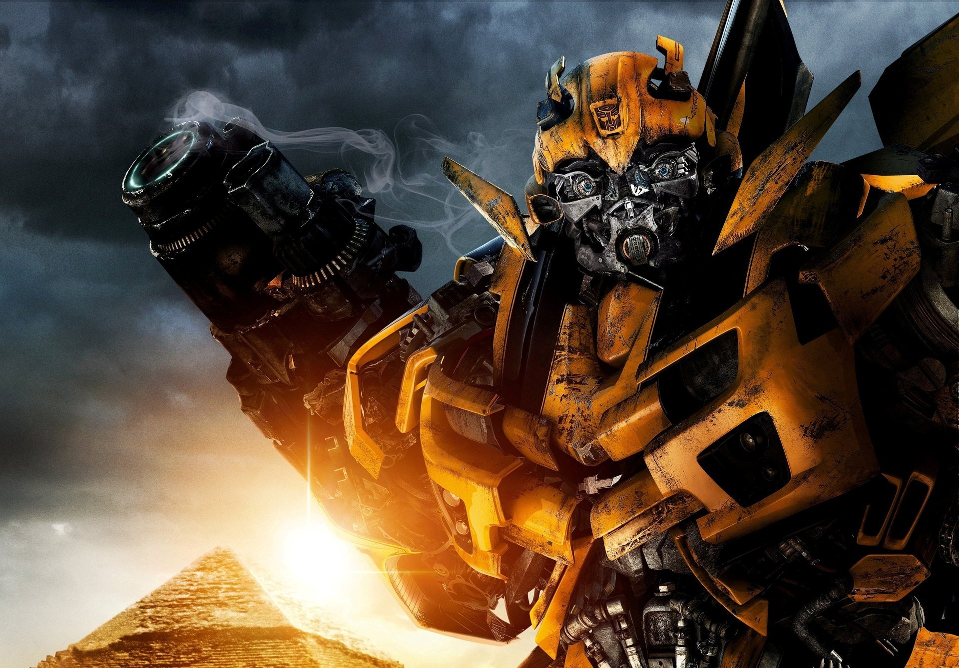 bumblebee michael bay the movie camaro revenge of the fallen transformers 2 transformer wojownik zbroja broń noc dym ciemność ciemność fantastyka film roboty cyborgi androidy