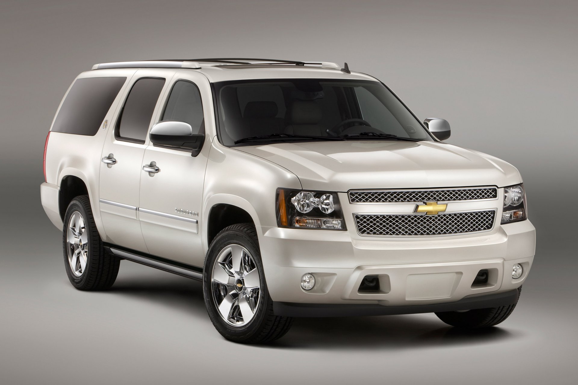 chevrolet suburban white