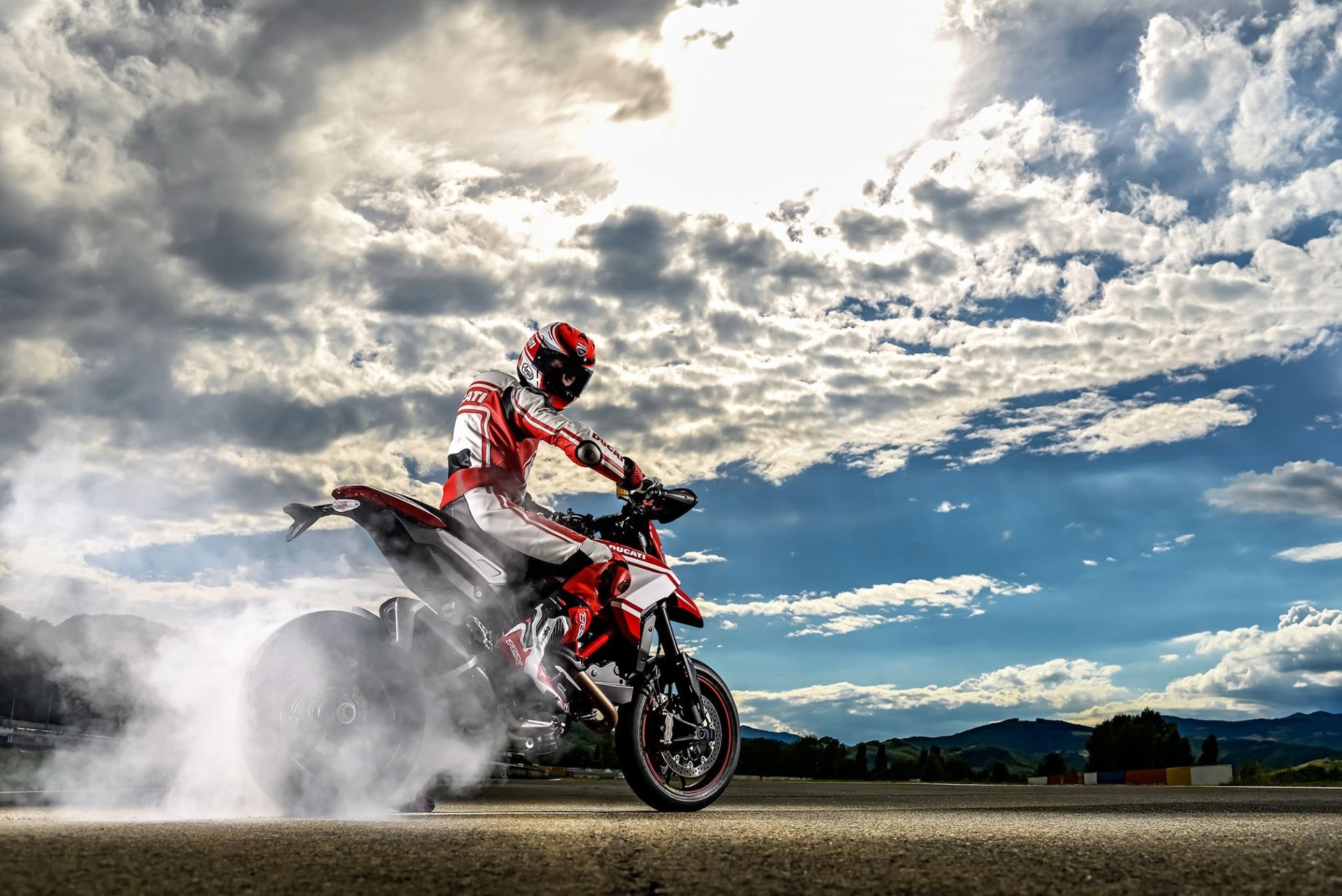 motocykl rower niebo 2015 ducati hypermotard