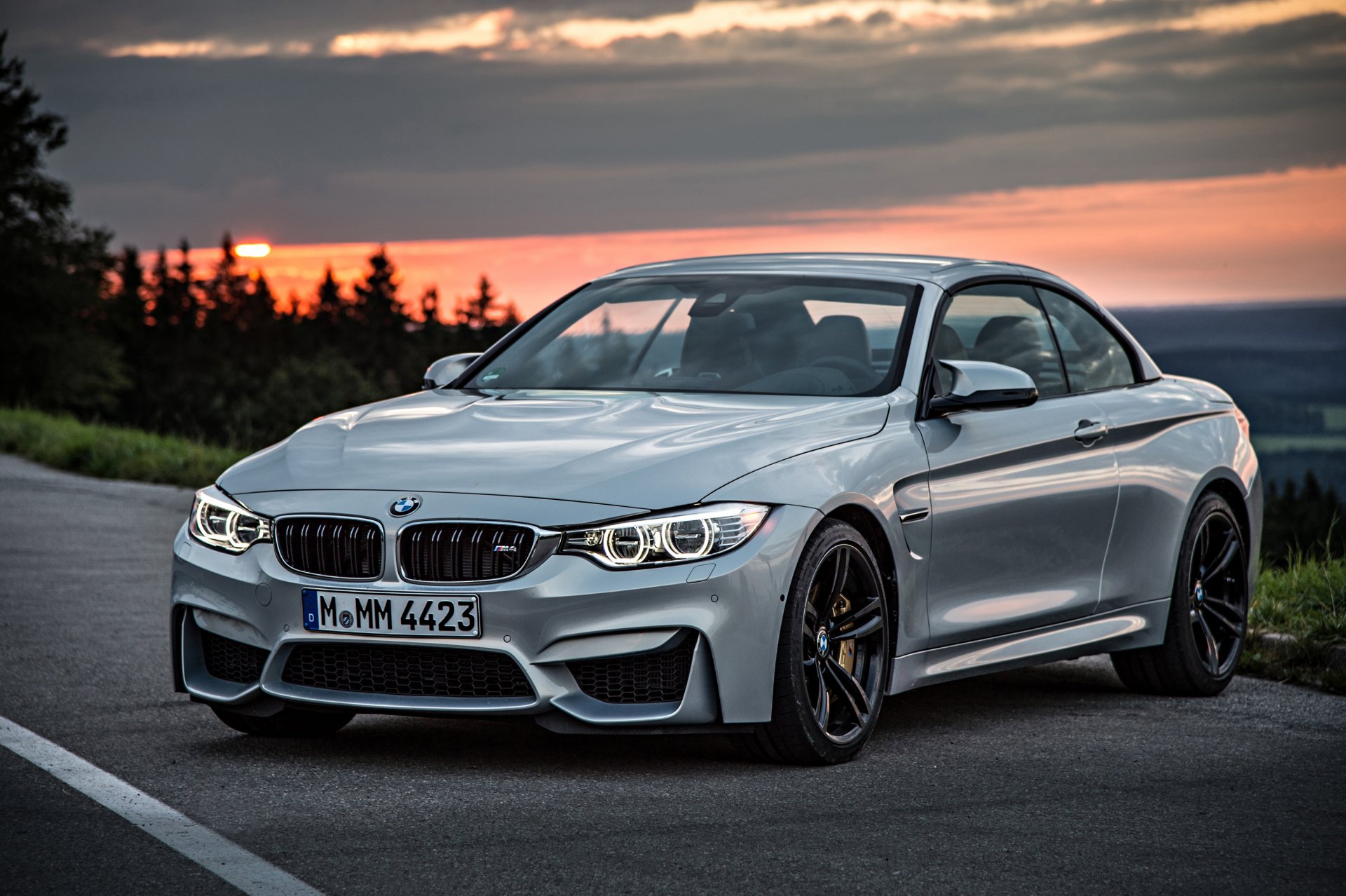 bmw m4 f32 cabrio srebrny metaliczny samochód