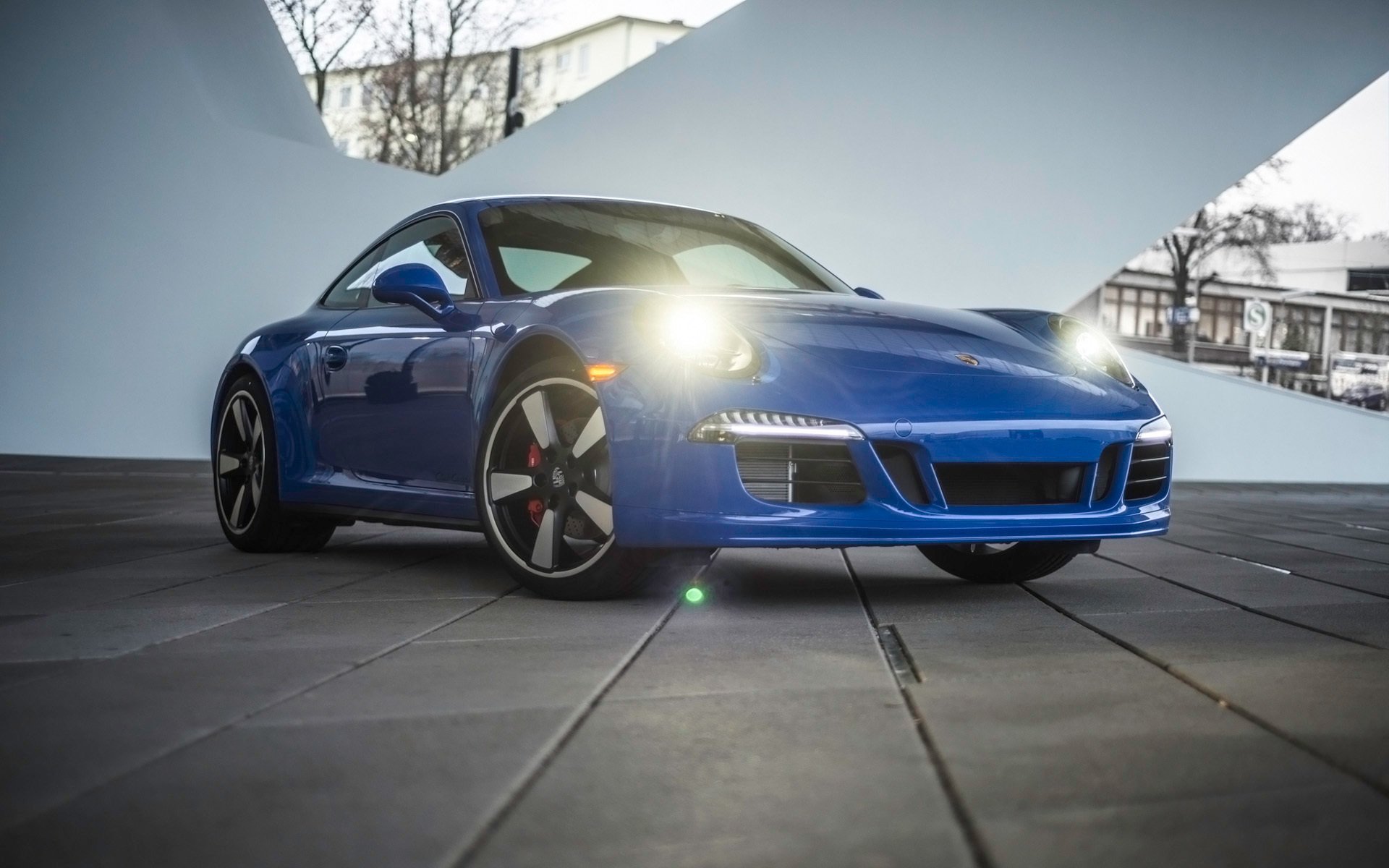 porsche 911 gts club coupé porsche bleu avant