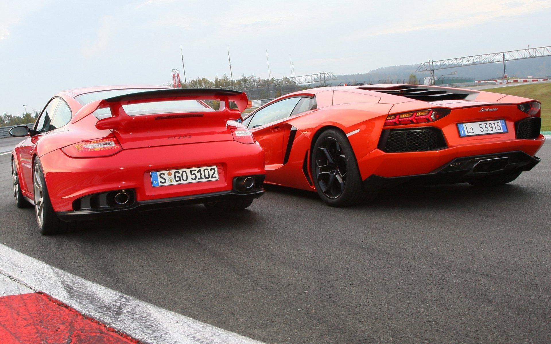 porsche 911 lamborghini aventador porsche lamborghini aventador superdeportivos vista trasera