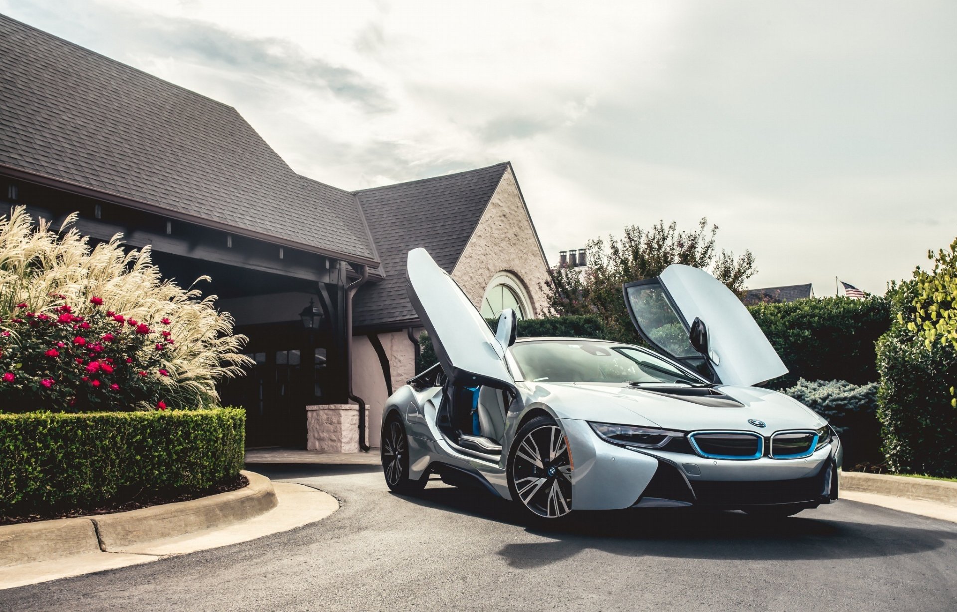 bmw i8 plateado híbrido mansión