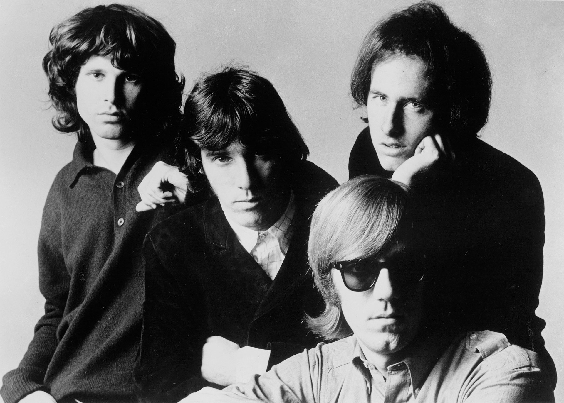 rock morrison jim morrison the doors zdjęcia b-w okulary chłopaki zespół kolektyw piosenkarze muzycy wykonawcy mężczyźni