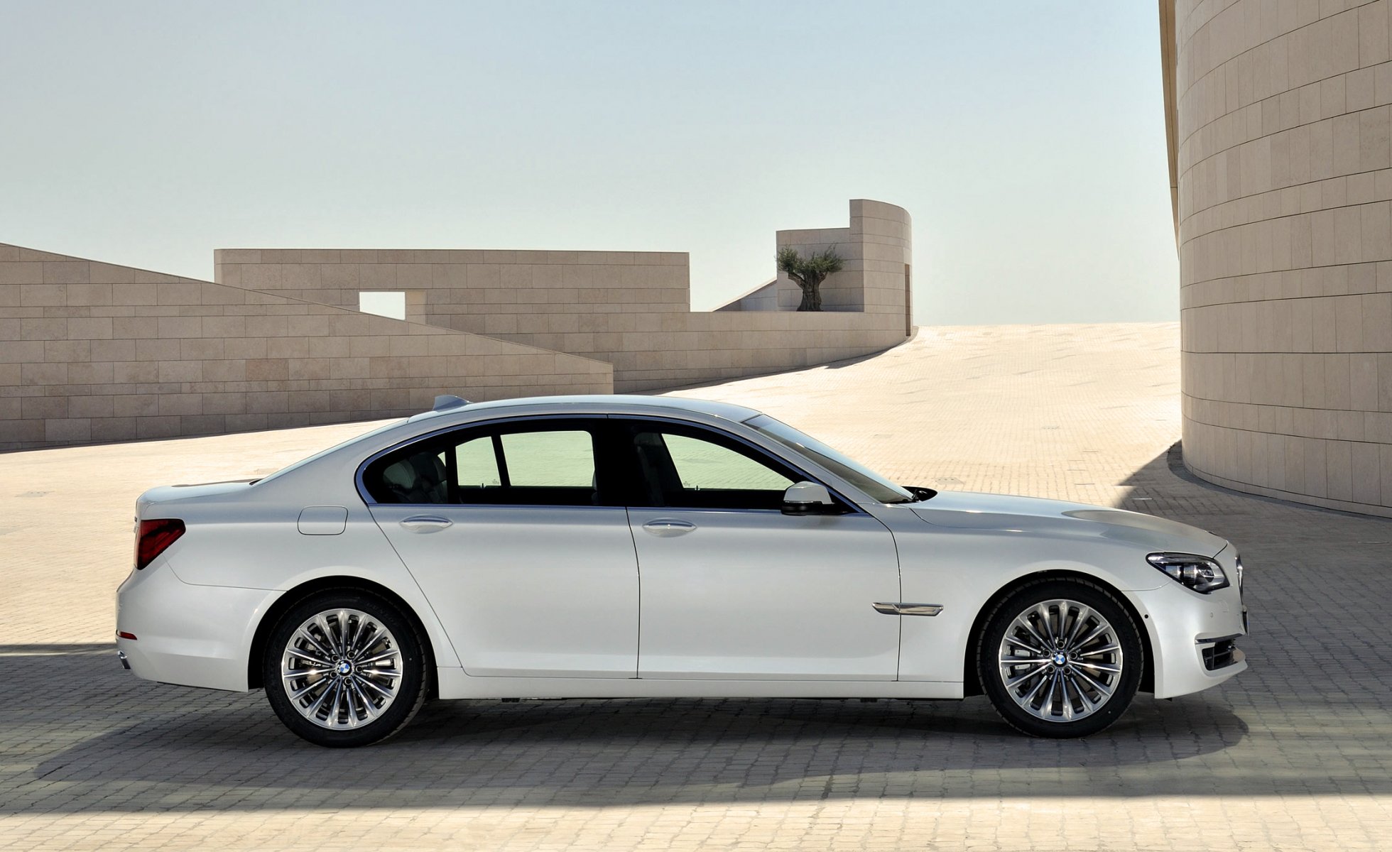 bmw 7 series car side view day boomer bmw auto sedan white