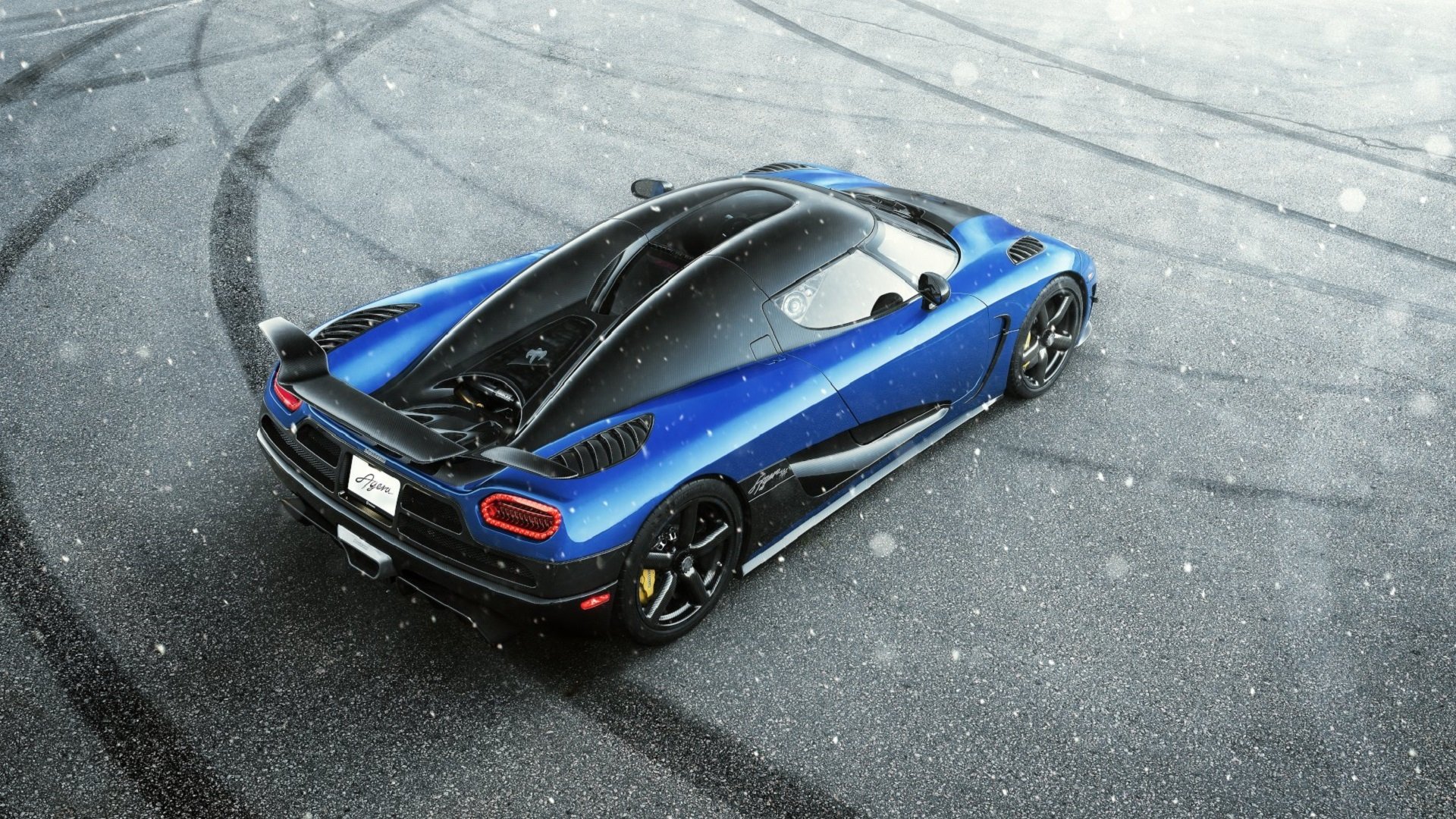 koenigsegg agera hh niebieski supersamochód śnieg tył popularne zobacz