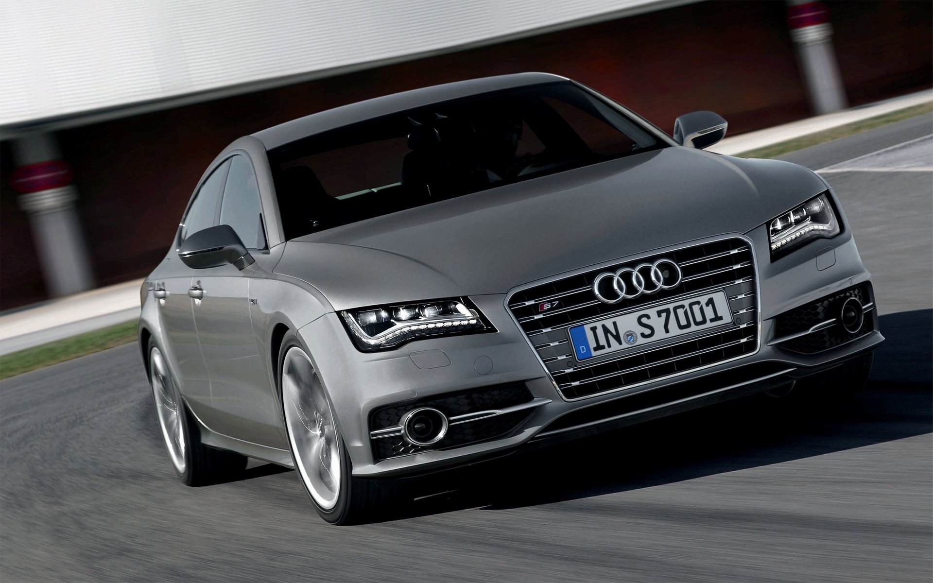 audi s7 auto grigio anteriore fari cofano in movimento logo berlina