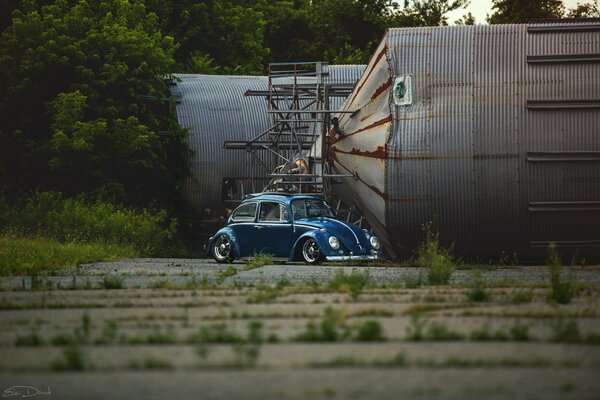 Das seltene Auto ist ein blauer VW