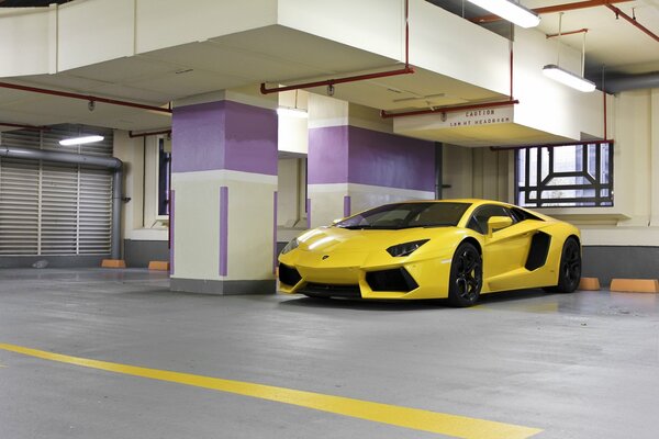 Jaune Lamborghini Avendator LP-700-4 garage lampe éclairage