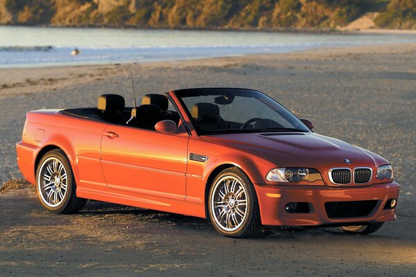 Rotes bmw e46 Cabrio am Ufer im Profil