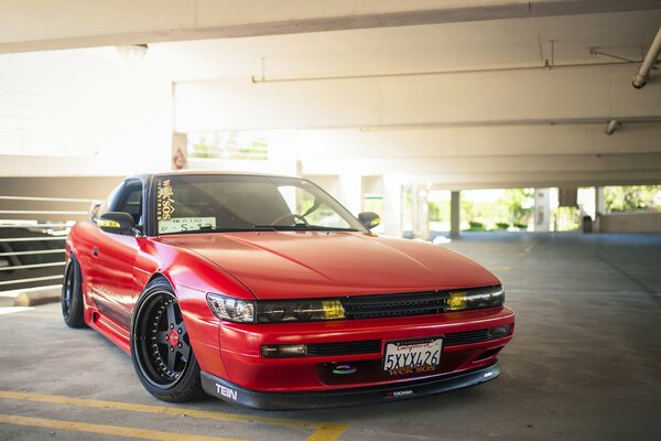 Elegante Nissan Silvia color rojo