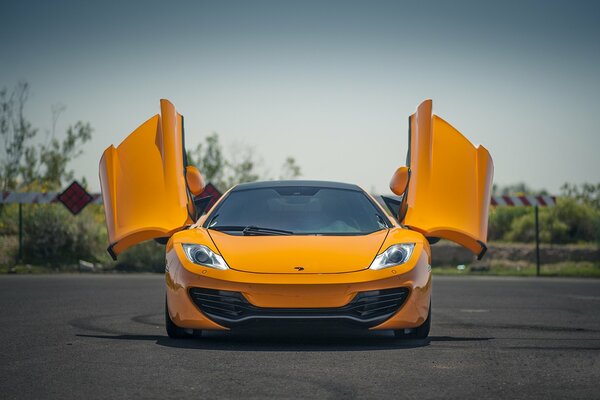 Mclaren mp4-12c orange with open doors