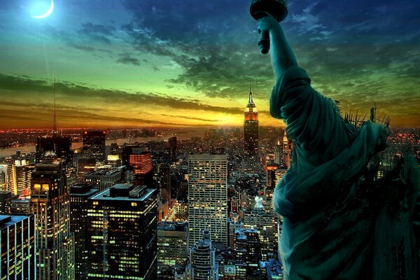 Statua a New York sullo sfondo della città di notte