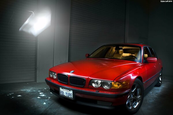 Color rojo coche BMW siete