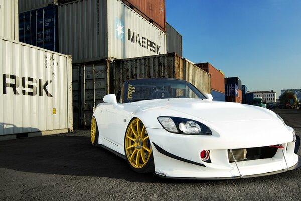 White convertible with gold discs