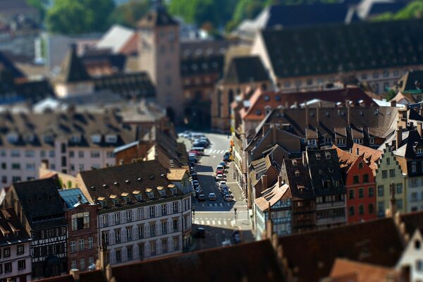 Vue de dessus de la rue avec la route et les maisons