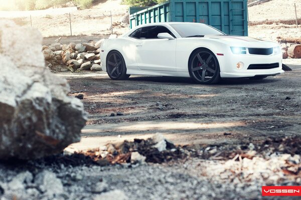 Elegante Chevrolet Camaro su dischi Vossen