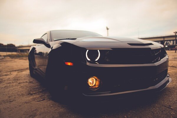 Auto Chevrolet camaro in nero