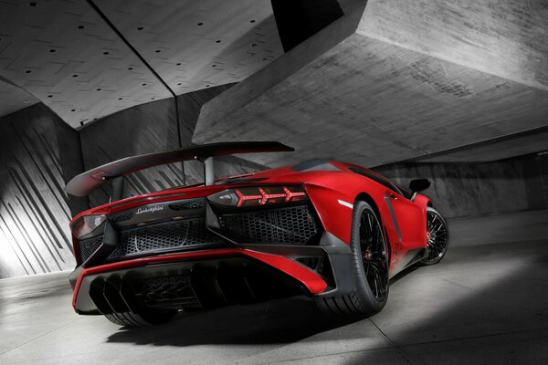 2015 wściekły czarno-czerwony lamborgini aventador lp 750-4