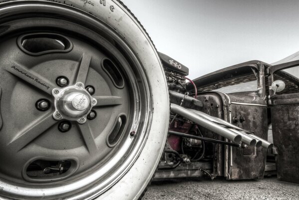 Details of a car with a turbine and a rod