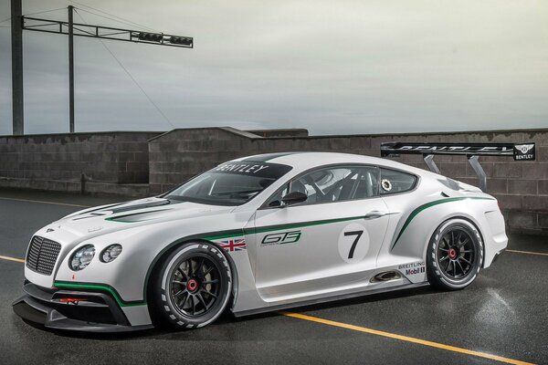 Samochód koncepcyjny bentley continental gt3