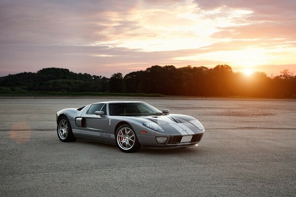 С ветром на ровне ford gt musclecar