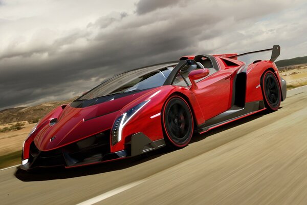 Voiture veneno en mouvement sur la piste