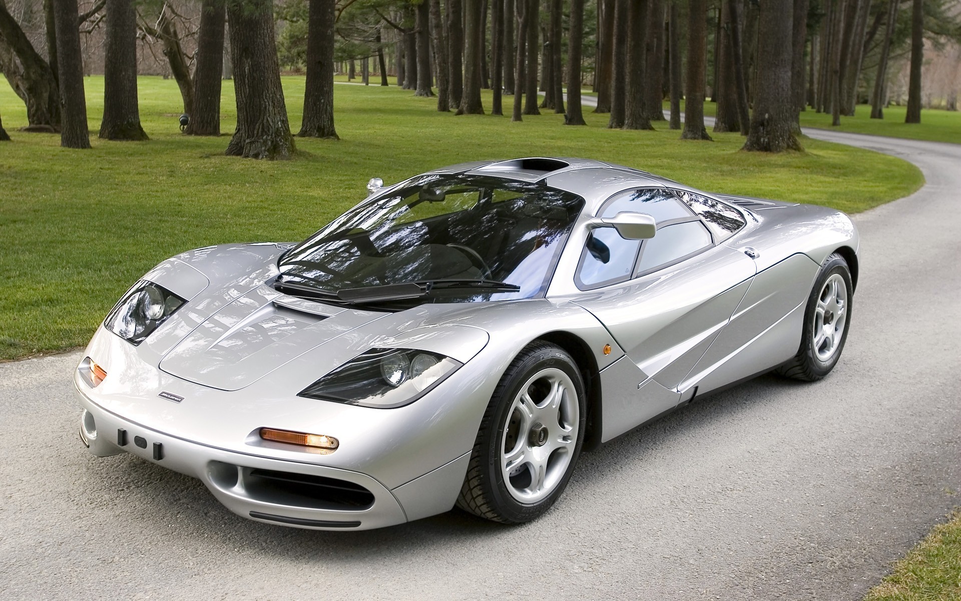 mclaren f1 silver car