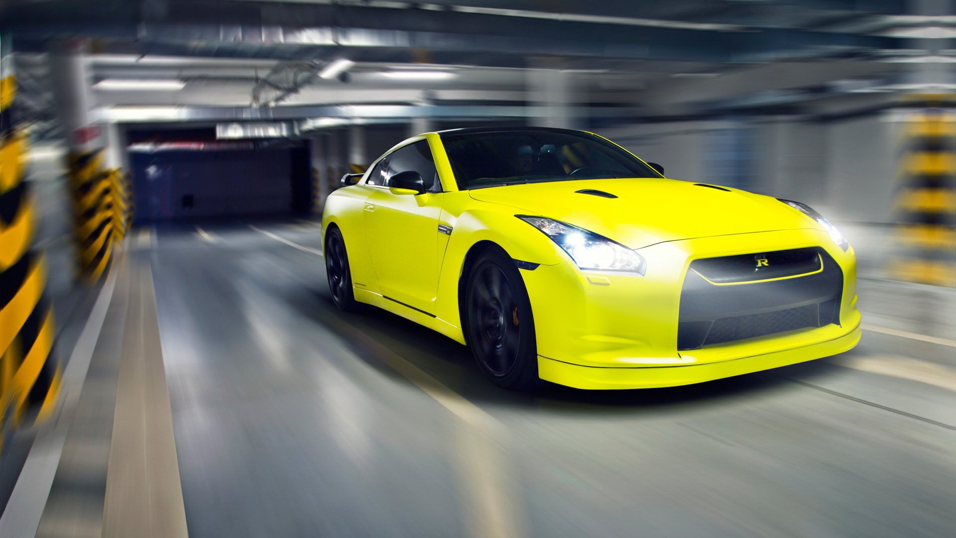 nissan rtm jaune parking voiture de sport