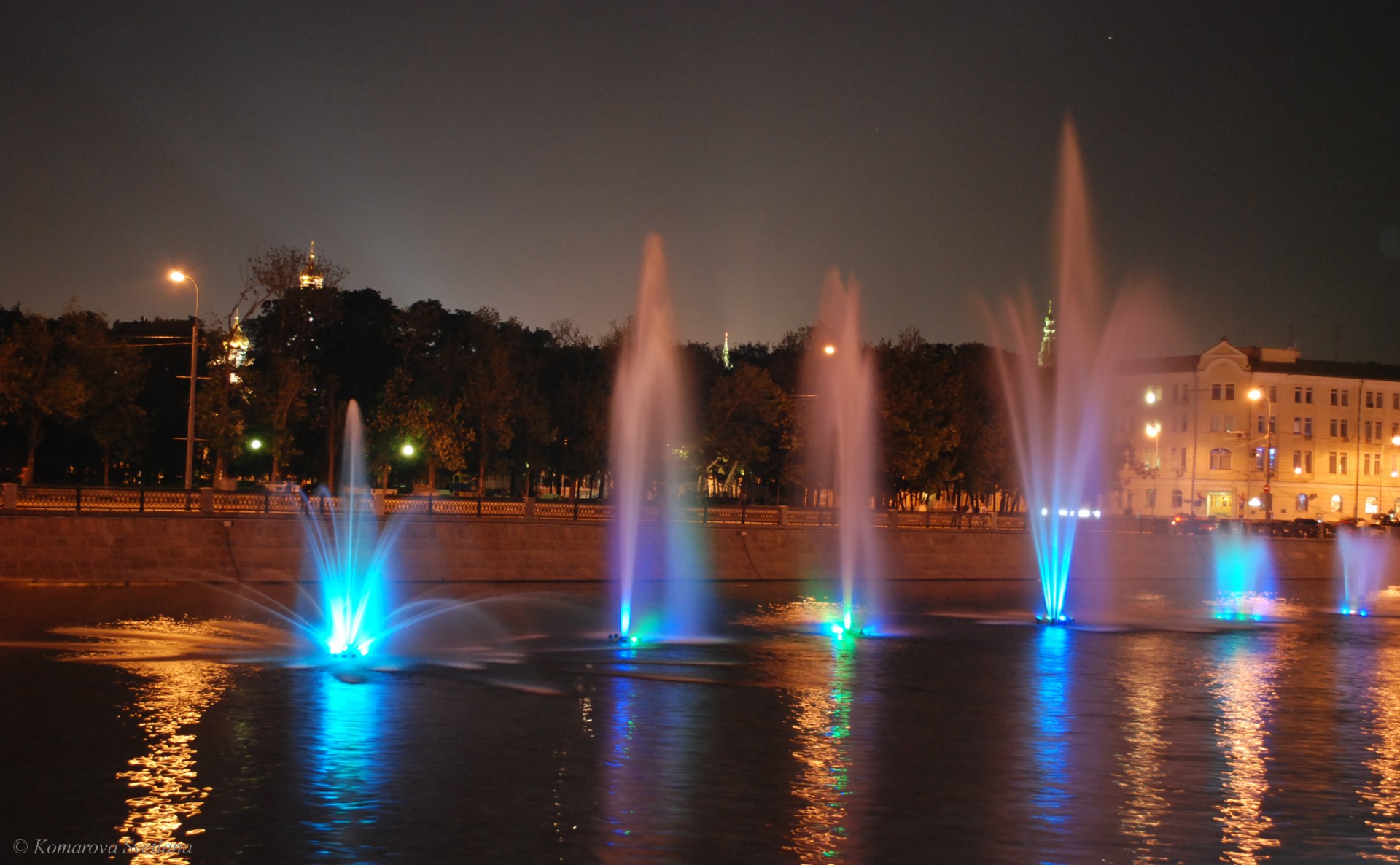 moscú río fuentes noche luces