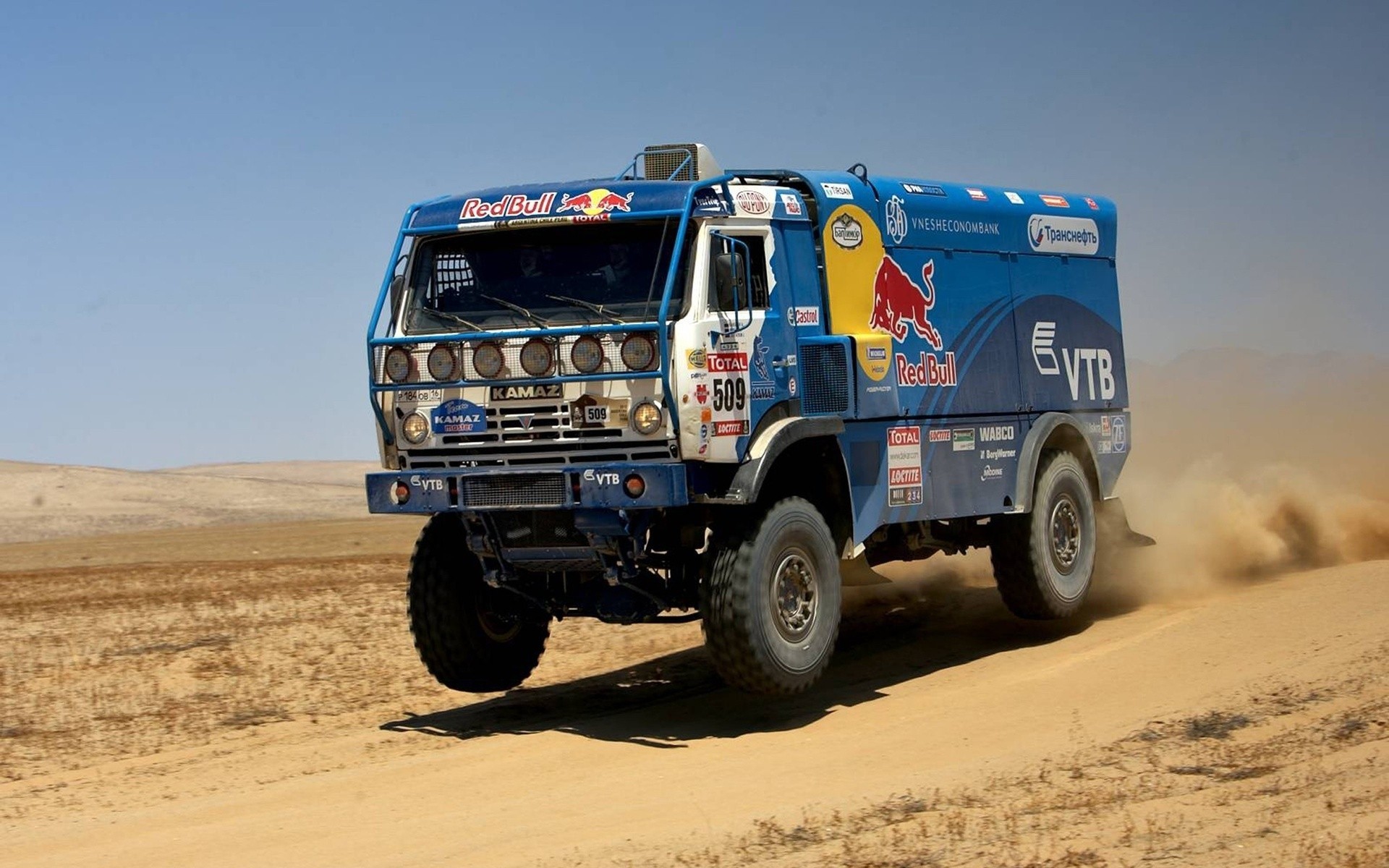 lkw scheinwerfer rallye front red bull kamaz dakar