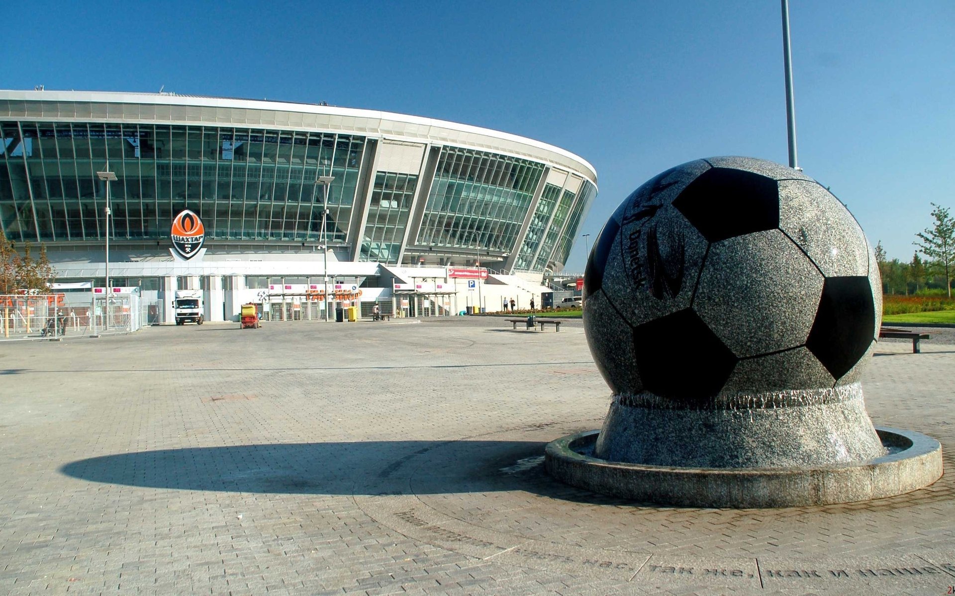 donezk ball stadion schachtar bergmann ansicht auto donbass donbass arena schatten fußballverein sport fußball