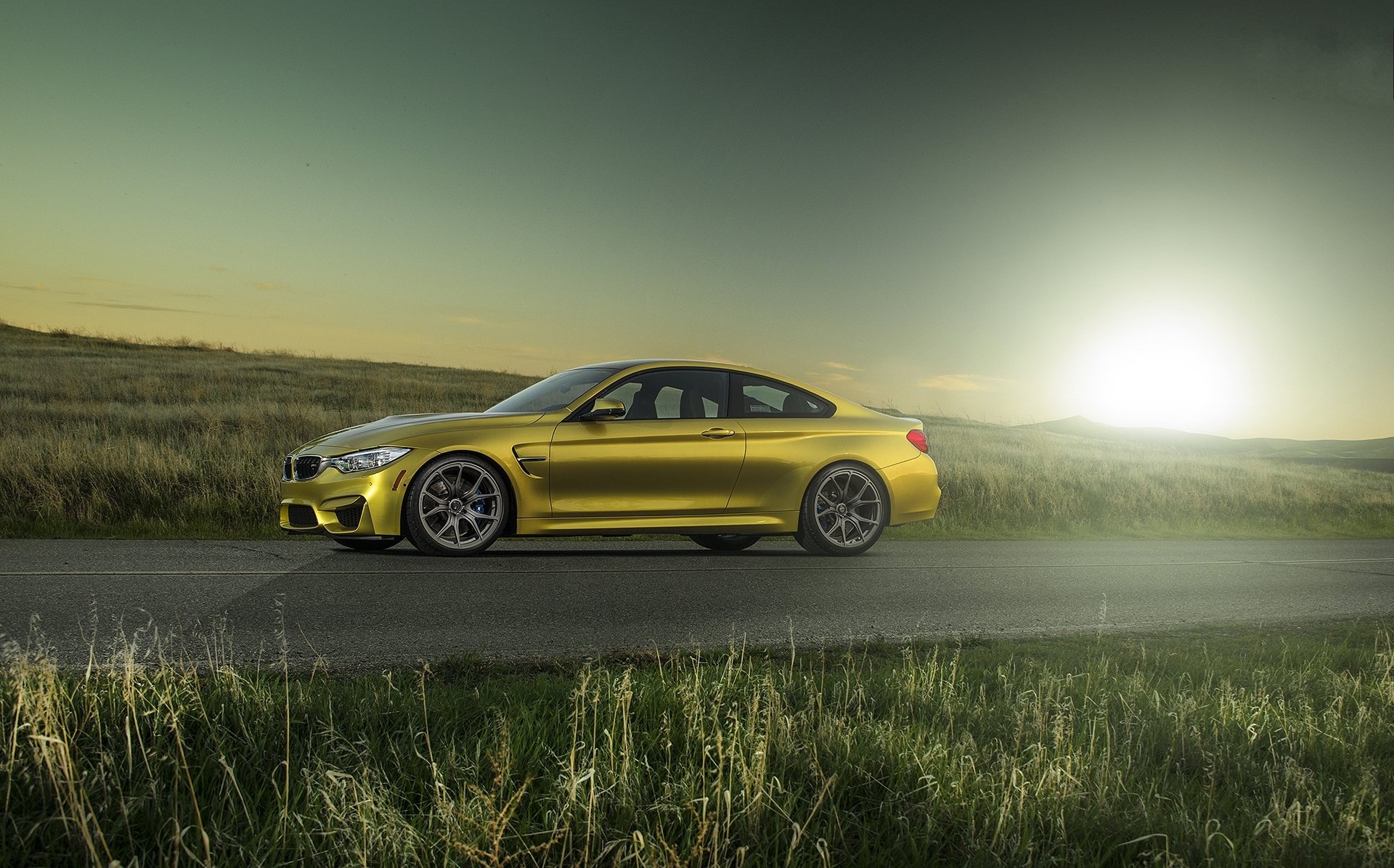 bmw m4 f82 żółty bmw felgi słońce