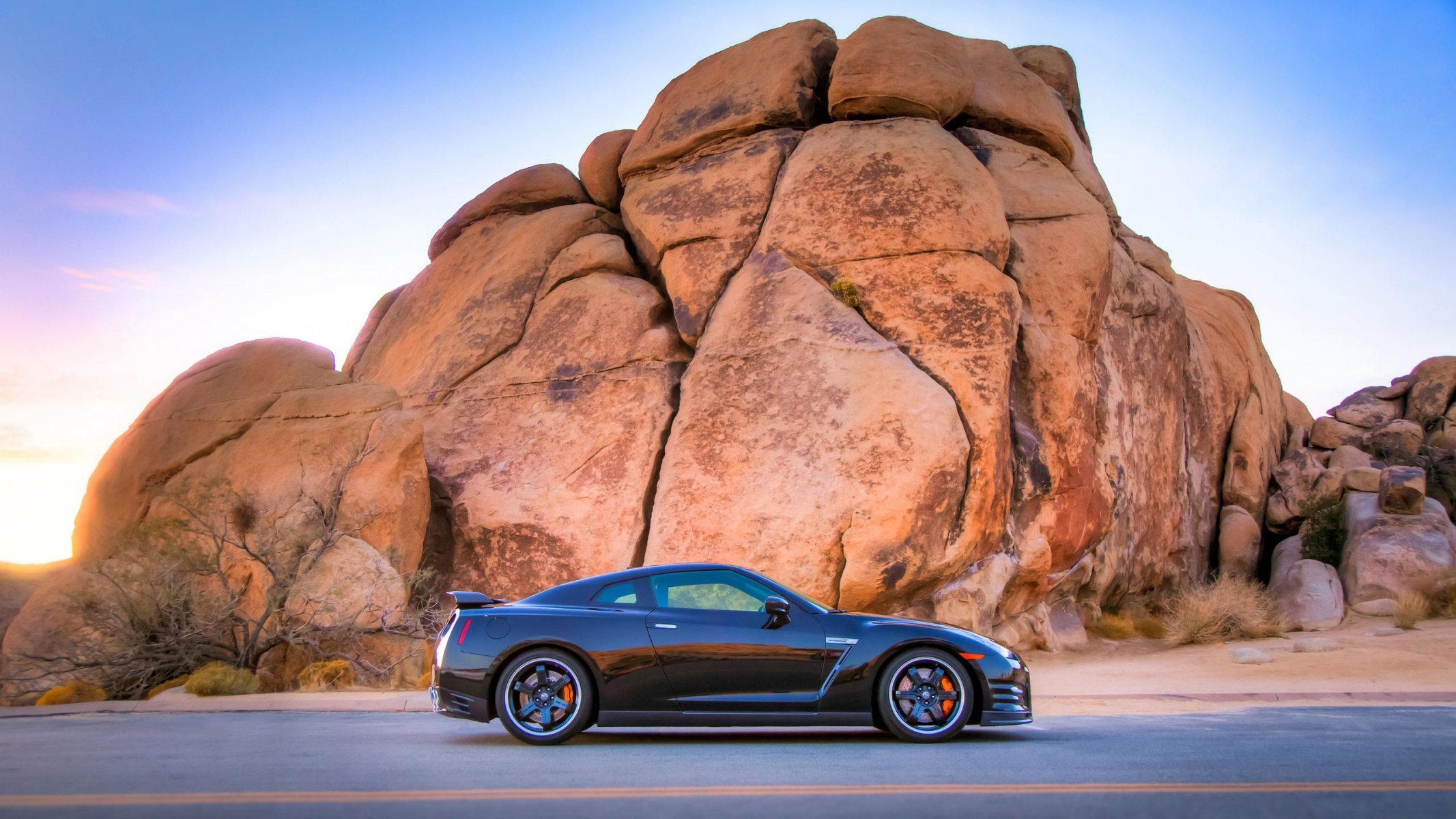 nissan gtr r35 negro gtr piedras desierto carretera