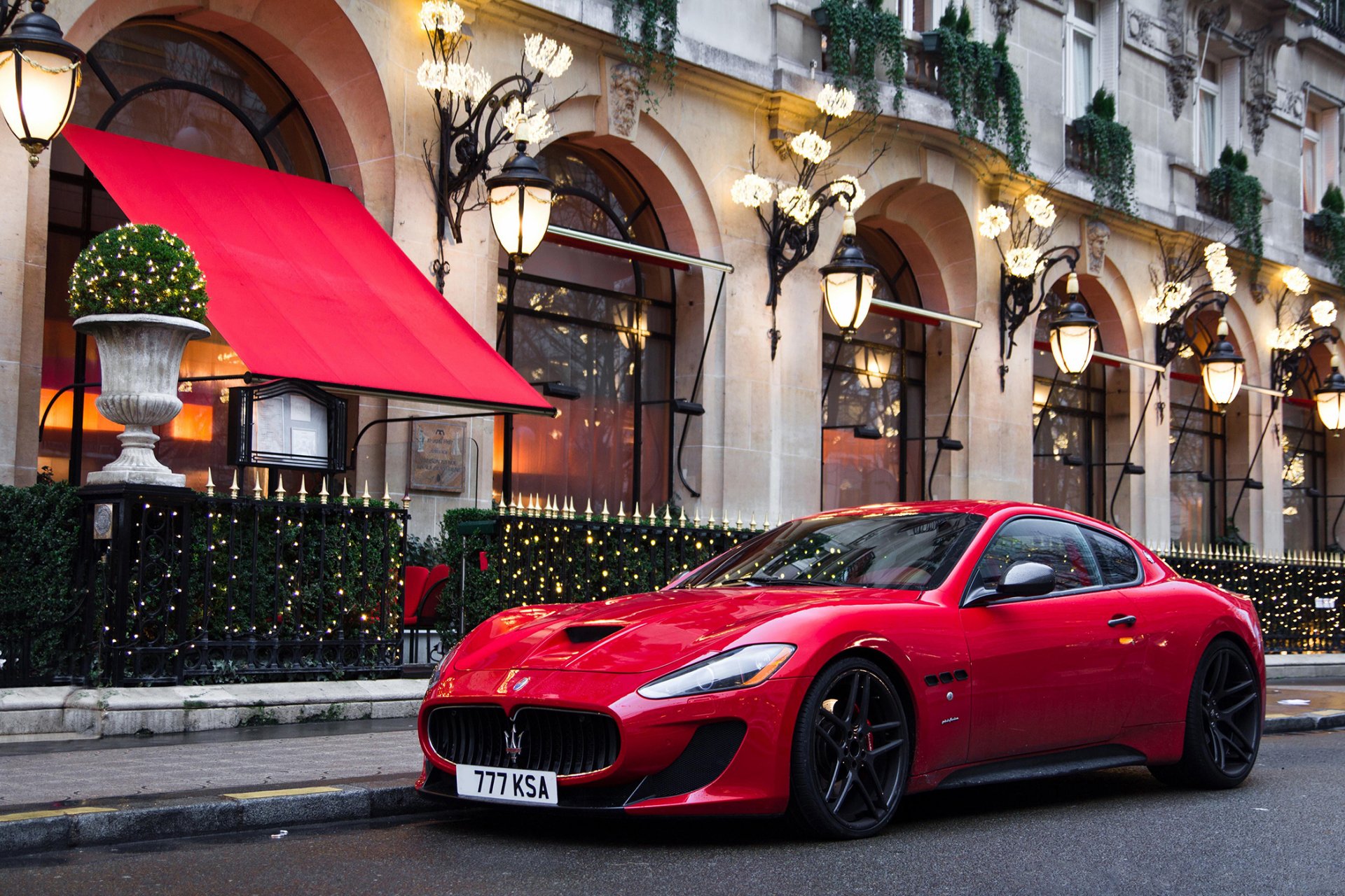 maserati granturismo rosso edificio strada maserati rosso