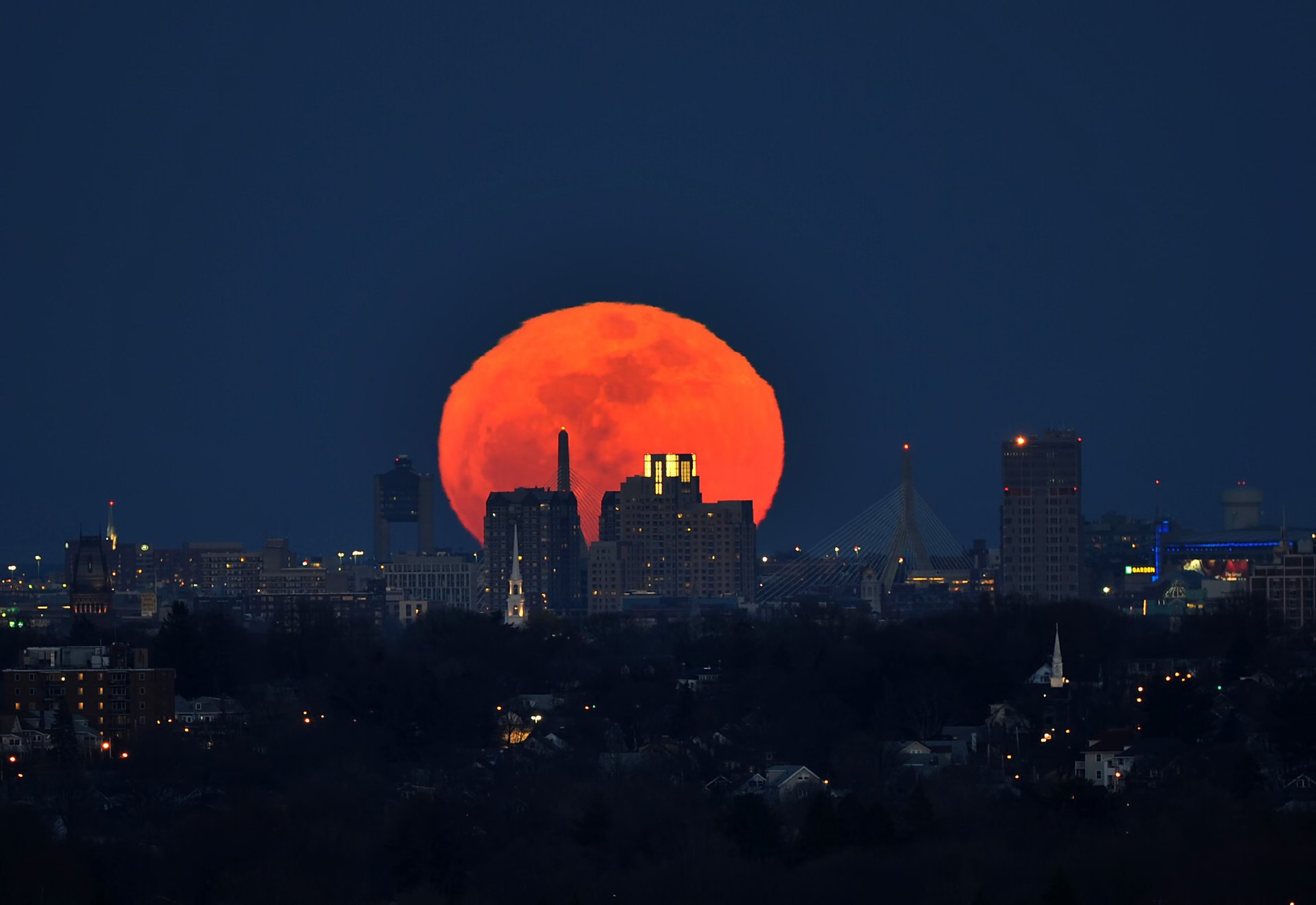 périgée lune énorme lune panorama lever du soleil pleine lune boston boule ville nuit lumières maison vue