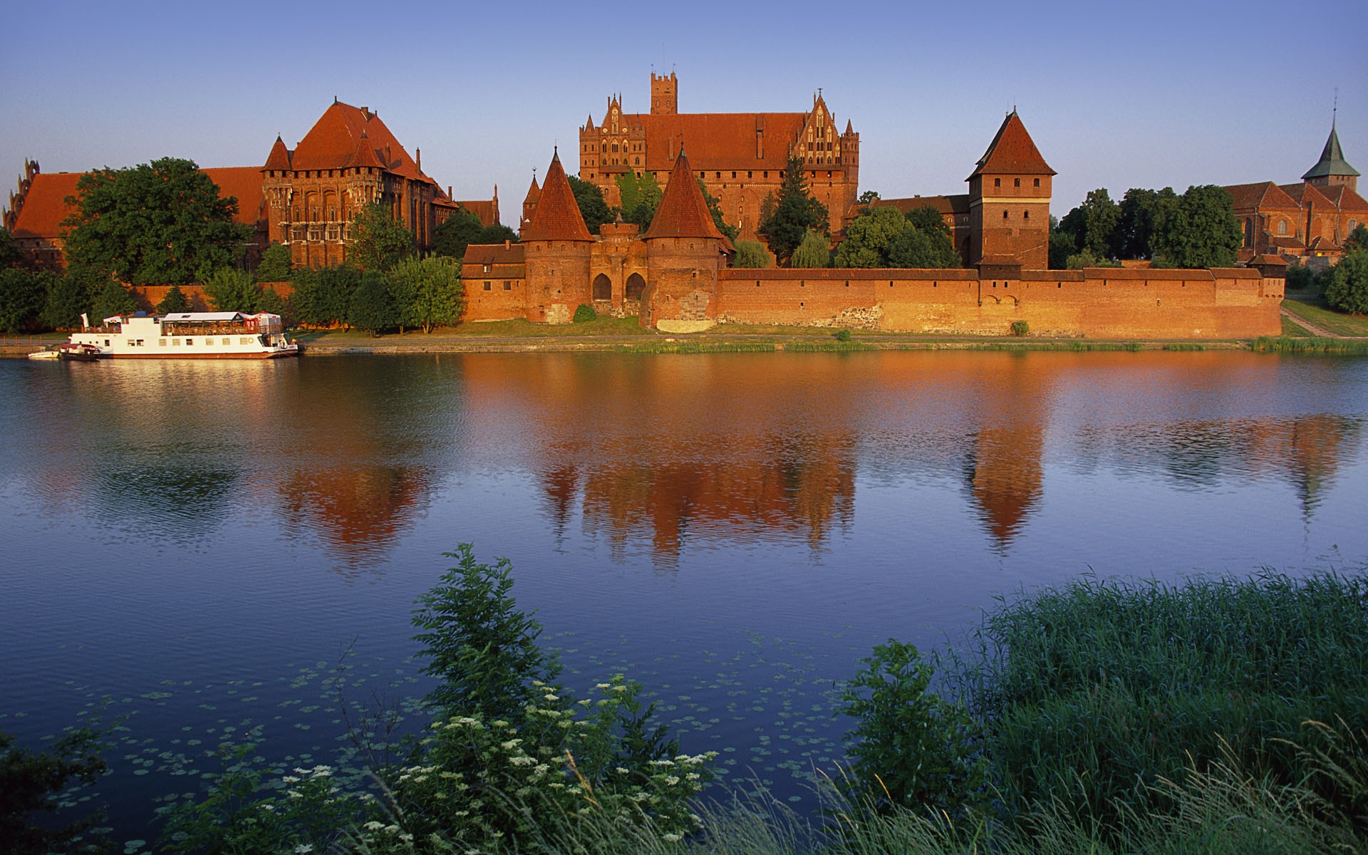 wasser schloss reflexion bäume