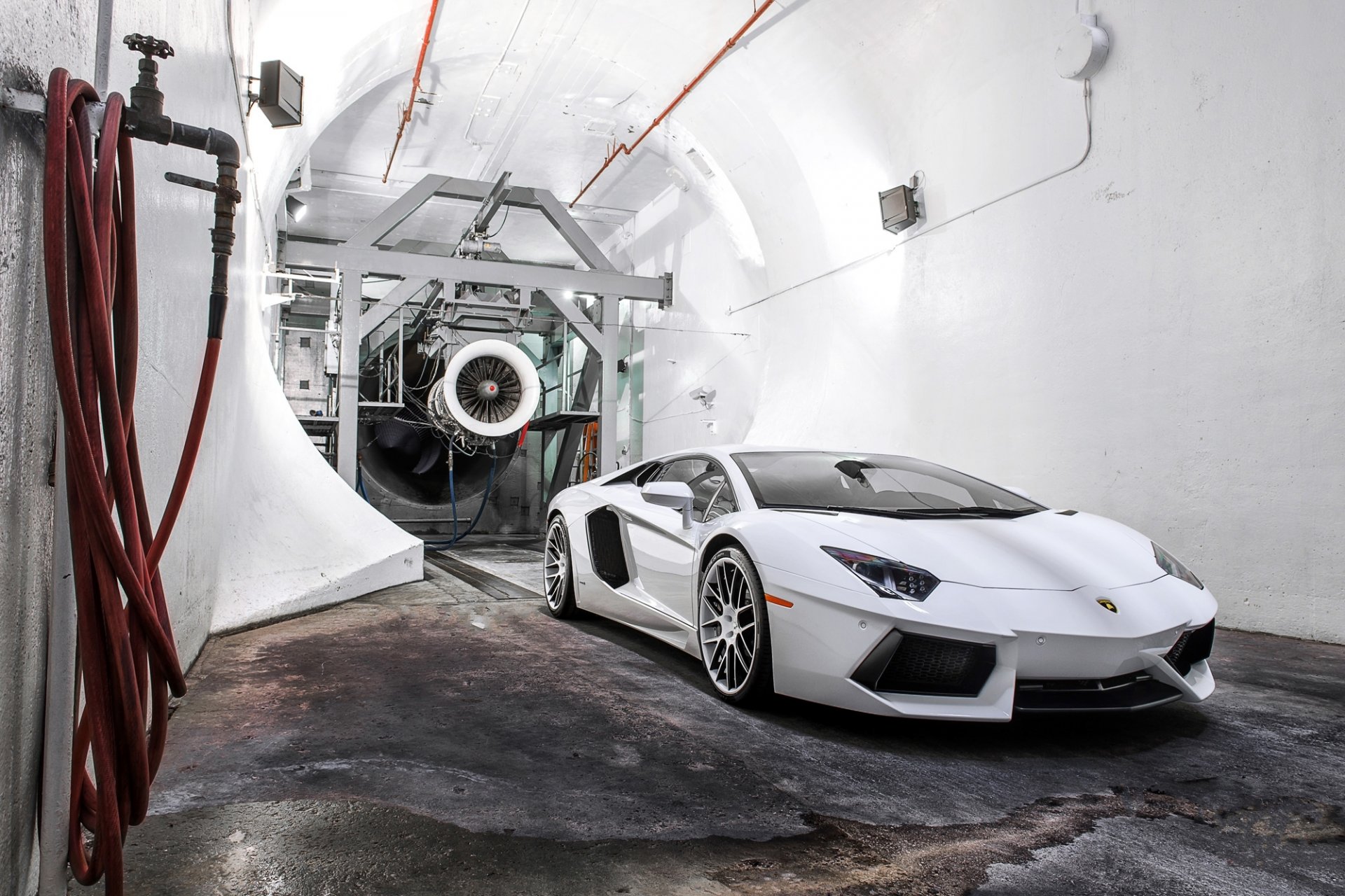 lamborghini aventador lp700-4 белый лпмборгини авентадор вид спереди кран шланг