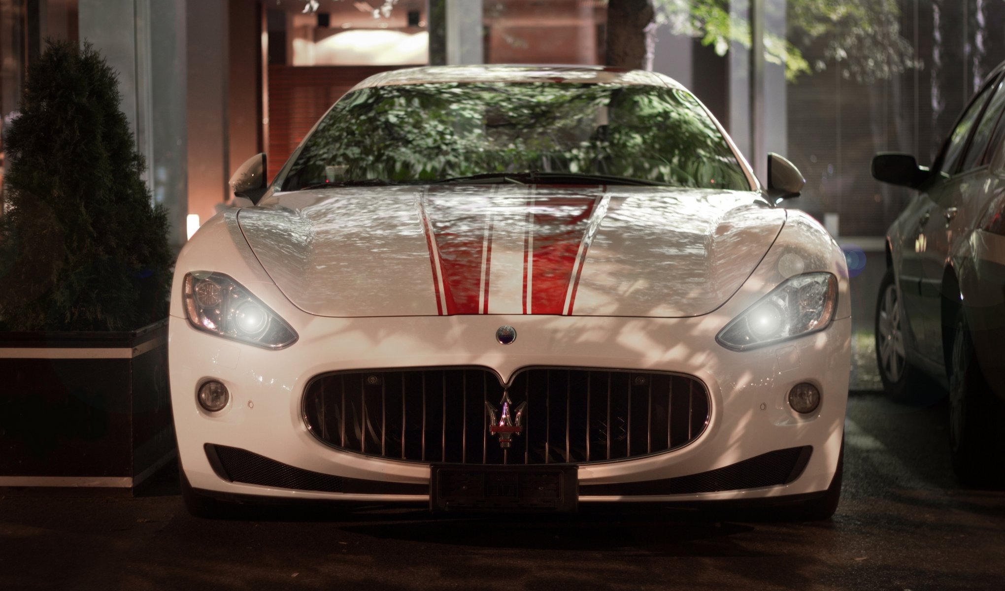 maserati granturismo auto auto di notte fari anteriori