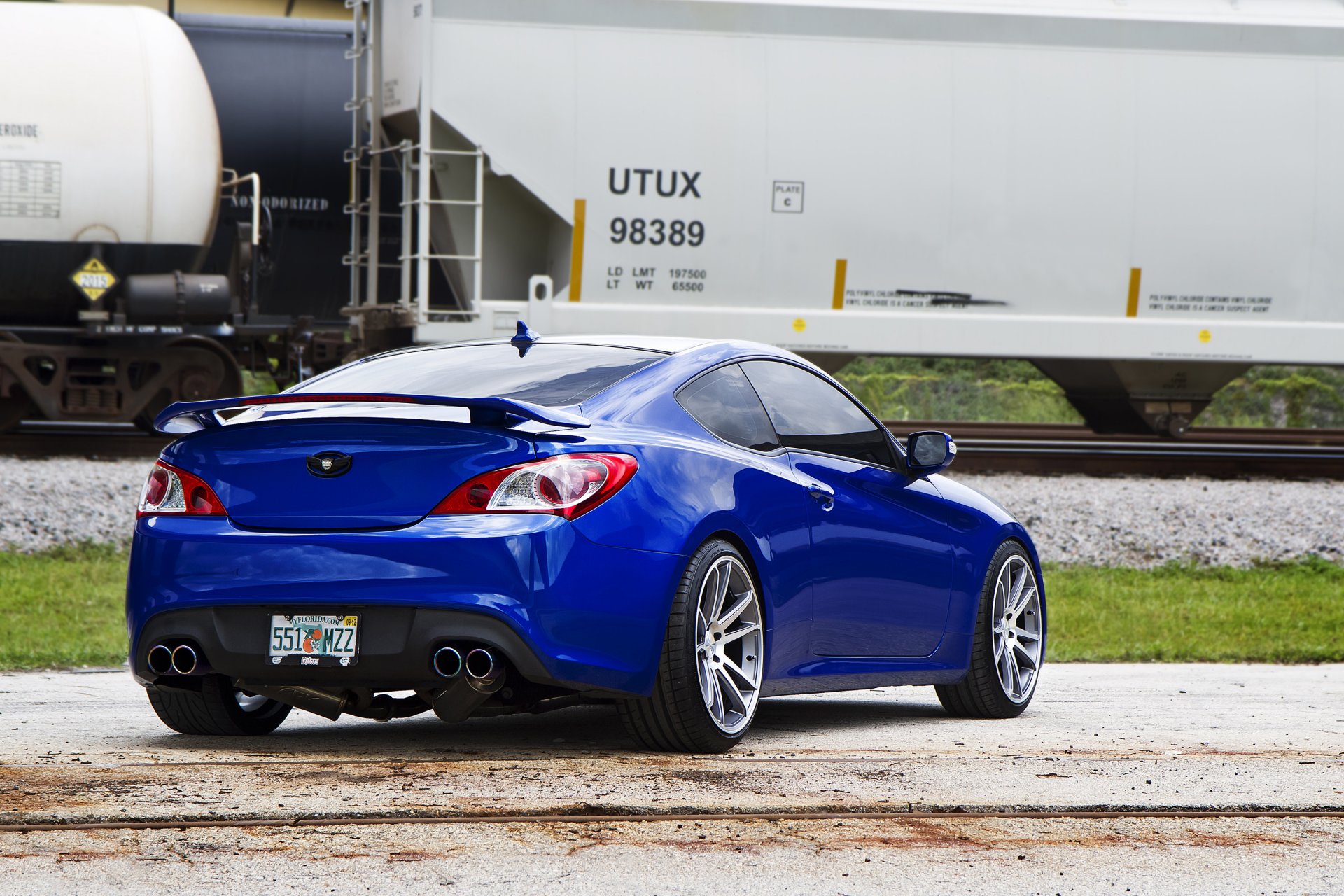 hyundai genèse coupé bleu ferroviaire tuning