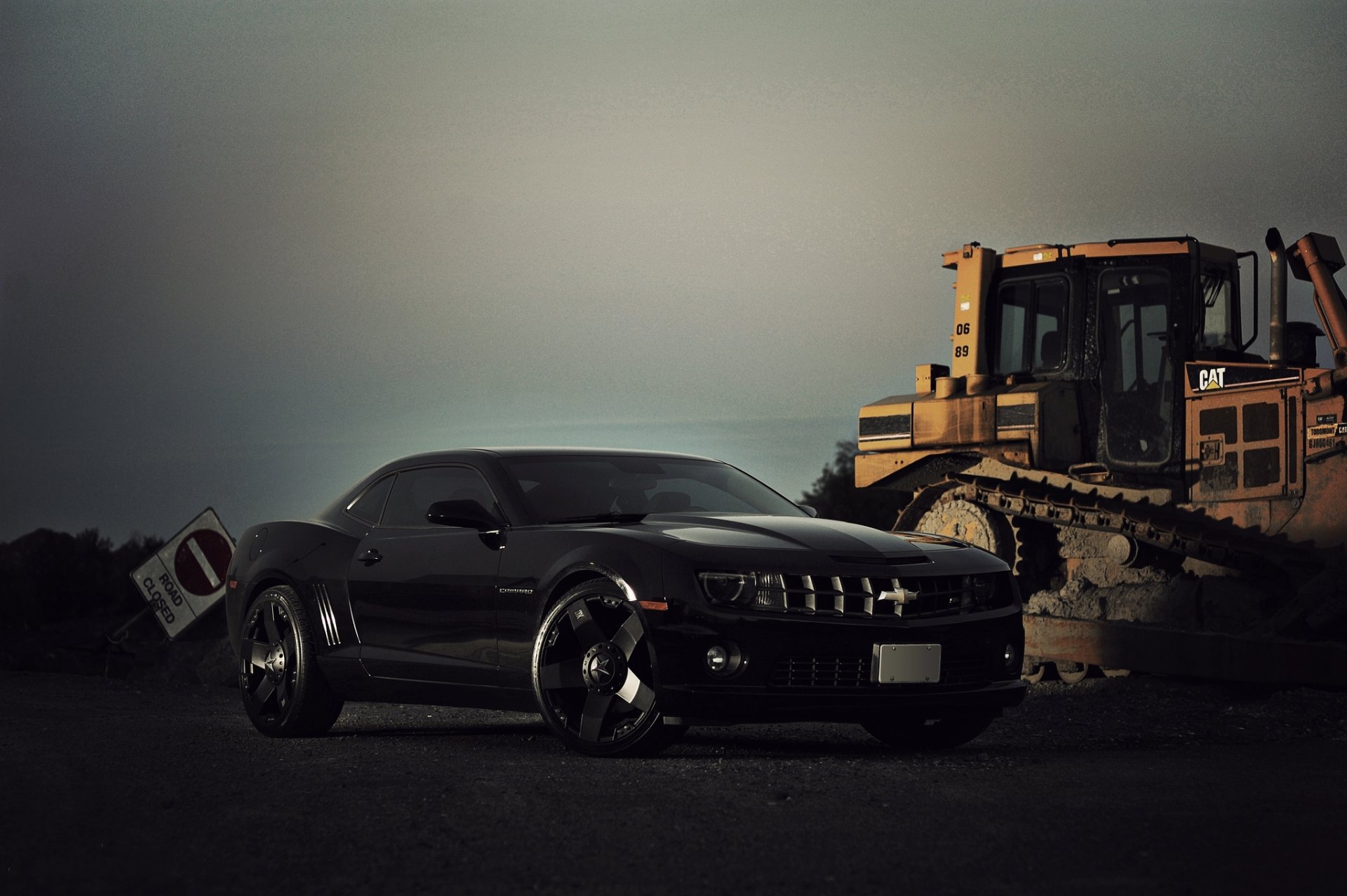 chevrolet camaro ss negro orugas amarillo chevrolet camaro bulldozer caterpillar