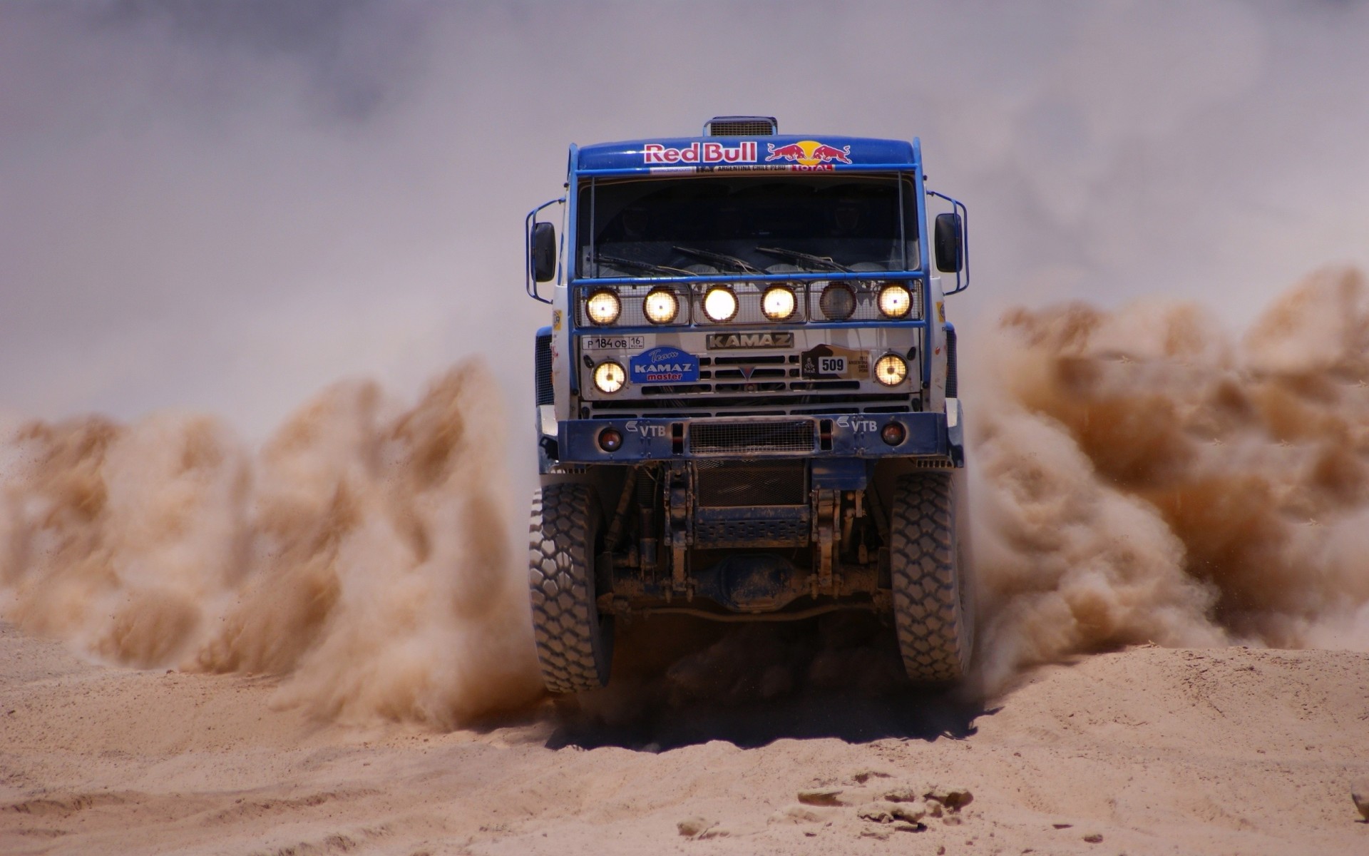 dakar pył zlot front master kamaz piasek