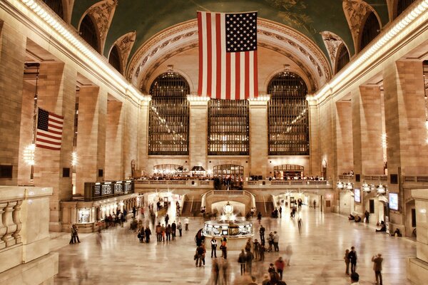 Busy city at the US train station