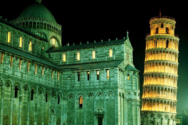 The night luminary in Italy: Pisa and the tower