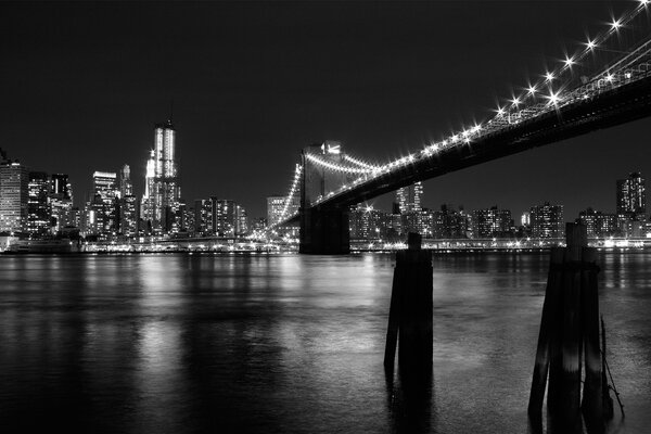 Schizzo in bianco e nero di un ponte a New York