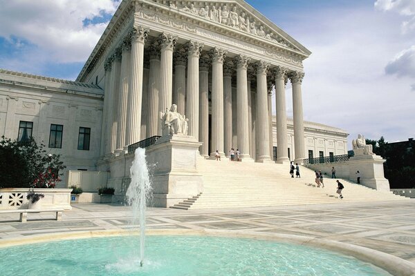 Une cour suprême massive aux États-Unis, à savoir Washington