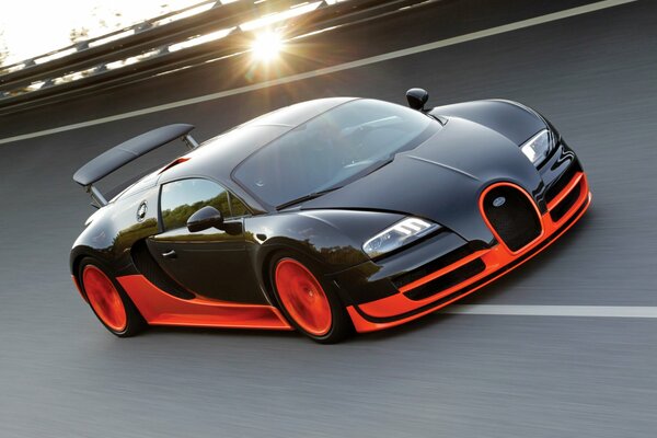 Bugatti veyron едет в лучах солнца