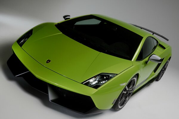 Green lamborghini gallardo LP570-4 superleggera