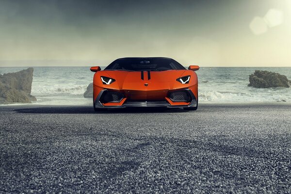 Arancione Lamborghini Aventador Ip740-4 sullo sfondo del mare